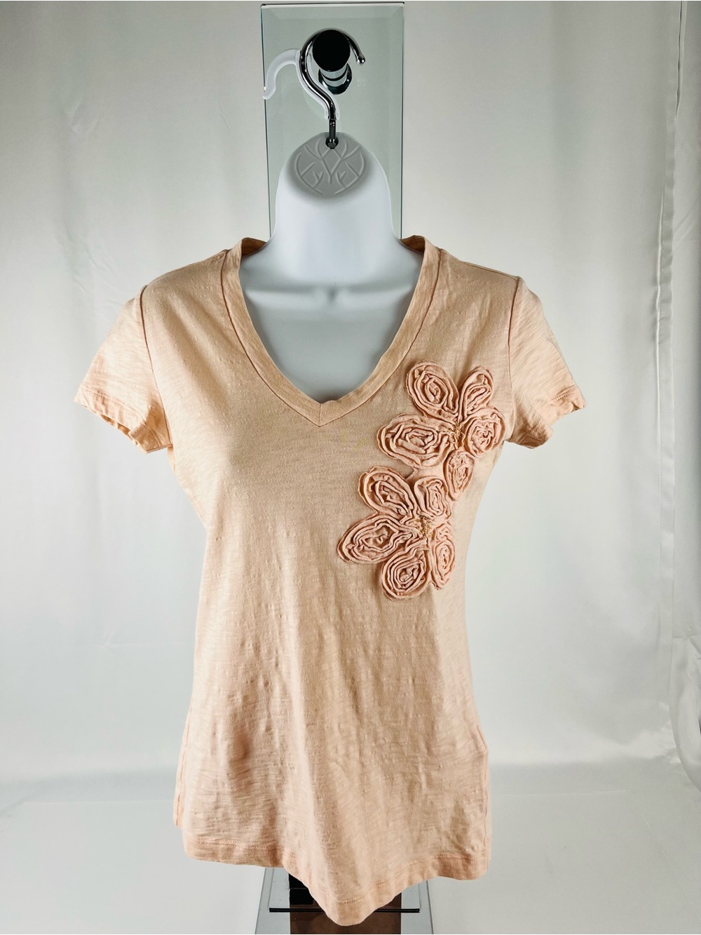 Tommy Hilfiger Women’s V-Neck T-Shirt 3D Floral Accent Peach XS